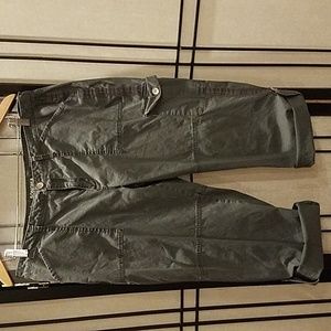 *LAST DAY* NWOT cargo capri pants